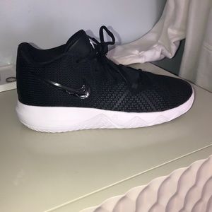 Kyrie Flytrap Basketball Shoes